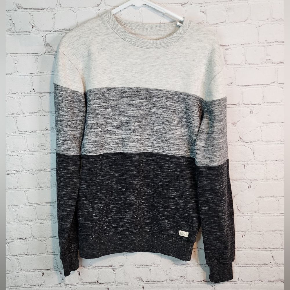 Men's 1897 sweater, size small
